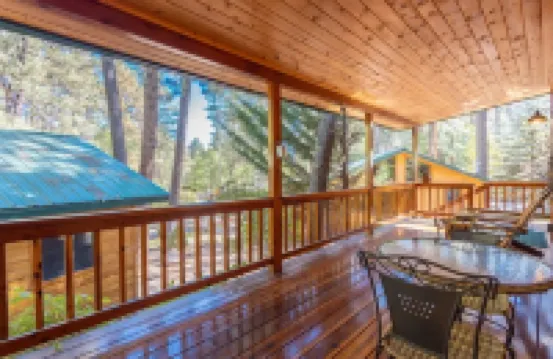 Creek-Side Love Nest | King Bed + Fireplace