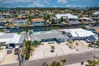 ☀️Bright & Luxurious Canal Front Home w/ Pool, 4 min to Beaches!☀️