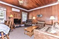 Serene Lakefront - Wildlife Haven, Wifi, Sauna, Grill