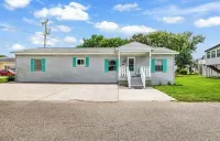 3 BEDROOM BEACH HOUSE WITH GOLF CART!