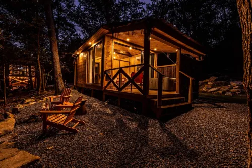 Kenya Safari Lodge w/ hot tub- Four Fillies Lodge Hotels in Peterstown