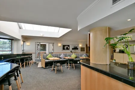 Road Lodge Germiston Lake Отели в г. Альбертон