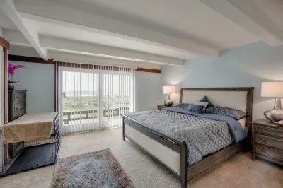 Oceanfront Beach House with two Master Suites