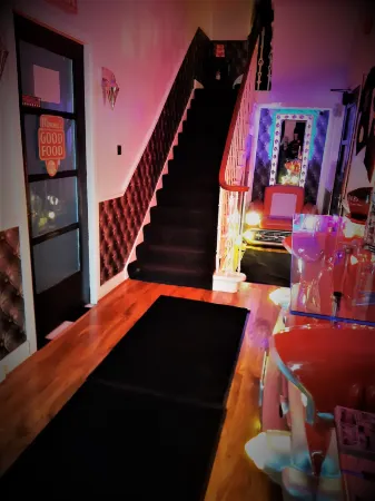 Cadillac Kustomz Guest House