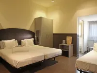 Chic & Basic Zoo Hotels near Ciutadella Park