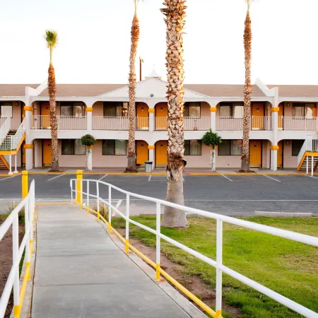 Emerald Inn & Lounge