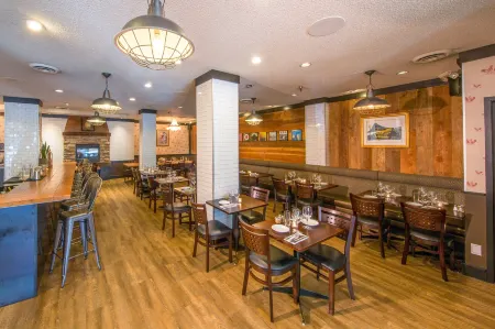 Best Western Plus Carlton Plaza Hotel Отели в г. Виктория