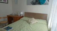 Room in Guest Room - Double Room Private Shower Room Deg-yr