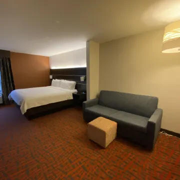 Holiday Inn Express METROPOLIS by IHG