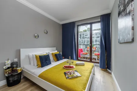 Lumina Apartments Near Warsaw Uprising Museum Отели рядом с достопримечательностью «Памятник Николаю Копернику»