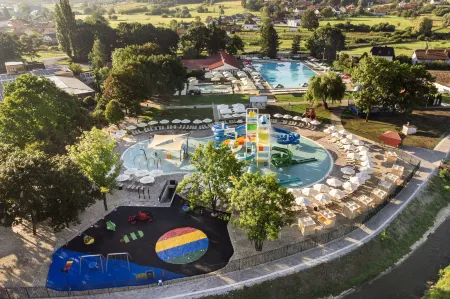 Mobile Homes Terme Jezercica Отели в г. Шкарићево