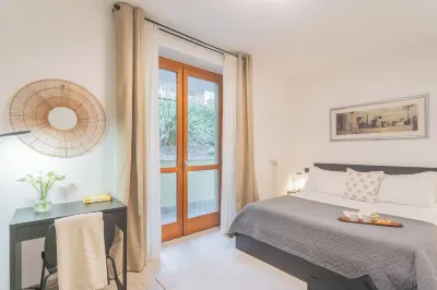 We Lake Como by Rent All Como Các khách sạn ở Colonno