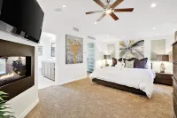 4 Br Roof Deck Hot Tub Steps to Beach Dining