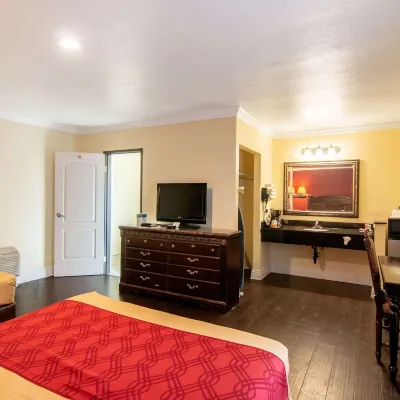 Econo Lodge Long Beach I-405 Hotels near Earl Burns Miller Japanese Garden