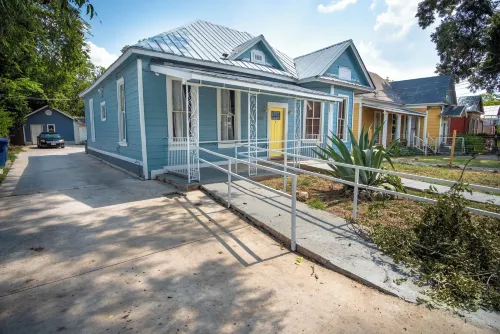 Remodeled Historic 1Br1BA House Near Downtown - Condos