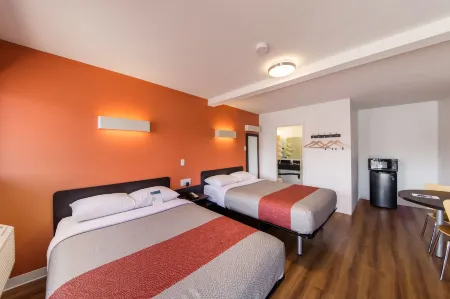 Motel 6 Cranbrook, BC Отели в г. Кранбрук