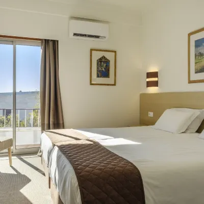 Crisol Tres Pastorinhos Hotels near Fatima Bus Station