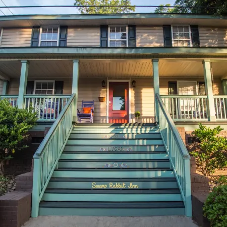 Swamp Rabbit Inn Отели рядом с достопримечательностью «Театр Warehouse»