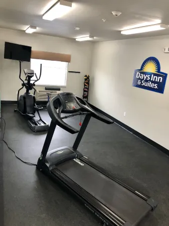 Days Inn & Suites by Wyndham Katy