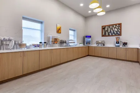 Comfort Suites Cottage Grove-Madison Отели в г. Лейк Милс