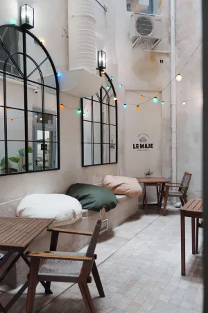 Le Maje Hostel Отели рядом с достопримечательностью «Университет Поль-Валери Монпелье 3»