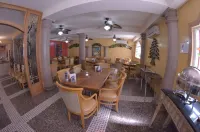 Hotel Los Cedros Inn Delicias Hotels in Pedro Meoqui