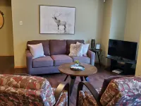 Give Something Back Retreat by Revelstoke Vacations - 3-Star