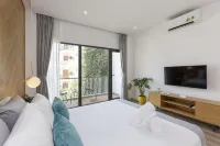 Christinas Hotel & Cafe Hotels near People's Committee of Hồ Chí Minh City