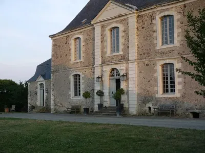 Chambres d'hôtes Logis de la Juquaise Hotels in Brissarthe