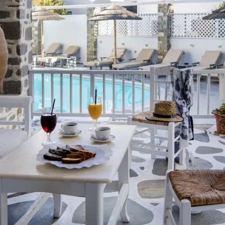 Zefi Hotel & Suites