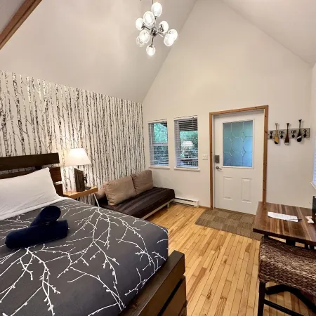 Cozy Cabin Near Walking Trails and Beaches!