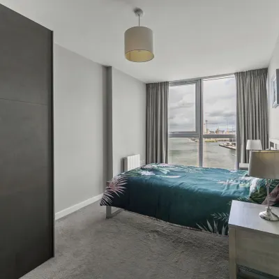 Riverside Belfast Отели рядом с достопримечательностью «Стена мира»