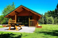 Central Chalets Ltd Hotels in Clyde