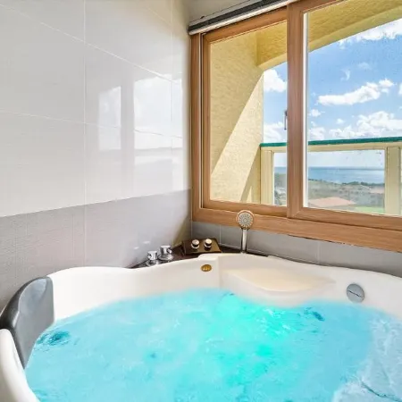 Jeju the Ocean Hill Pension Отели рядом с достопримечательностью «Храм Санбангульса»