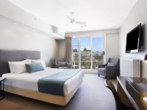 Deep Blue Hotel & Hot Springs Hotels near Warrnambool Foreshore Promenade