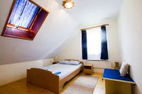 Holiday Home Juričko with Private Sauna Hôtels à : Kozje
