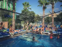 Hamra Urban Gardens - Pools