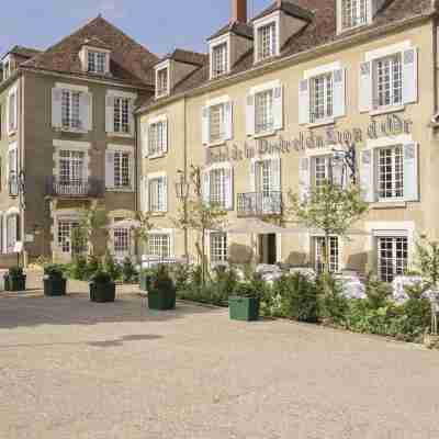 Hôtel de la Poste et du Lion d'Or - Restaurant L'Éternel Hotel Exterior