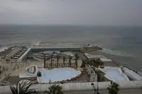 拉霍亞套房飯店