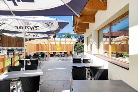 Hotel Schneeberger Отели в г. Кирхбихль