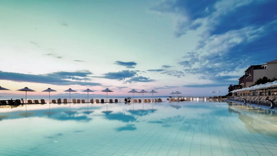 Louis Apostolata Island Resort