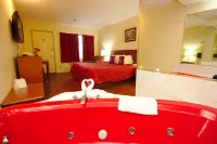 Niagara Lodge & Suites - Hot Tub