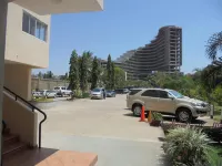 Ryan's Bay Hotel - parking
