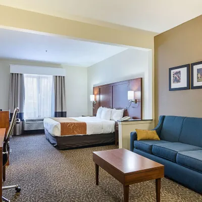 Quality Suites Springdale West I-49 Hotels near ALDI