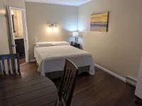 Early American Motel