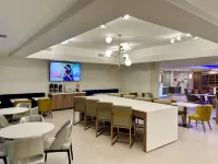 La Quinta Inn & Suites by Wyndham Port Arthur - breakfast