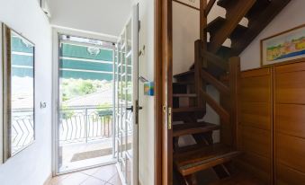 CA du Pescou Rapallo, Charming 2,Bedroom Apartment with Stunning Hill Views Overlooking the Greenery