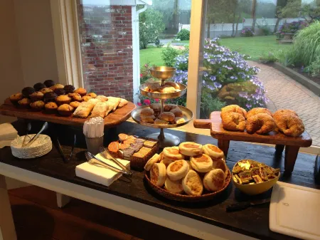 The Seaglass Inn & Spa Отели в г. Провинстаун