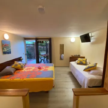 波拉波拉假日旅館及別墅 鄰近塔布島的酒店