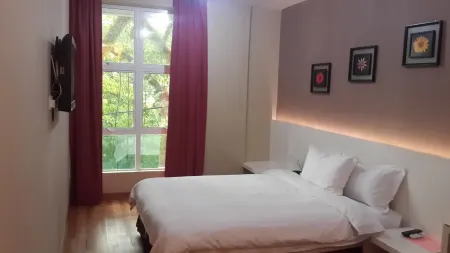 Avida Hotel Отели рядом с достопримечательностью «Chimney»